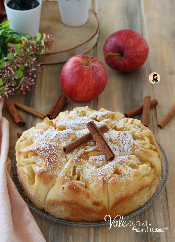 TORTA DI ROSE ALLE MELE e marmellata ricetta dolce lievitato
