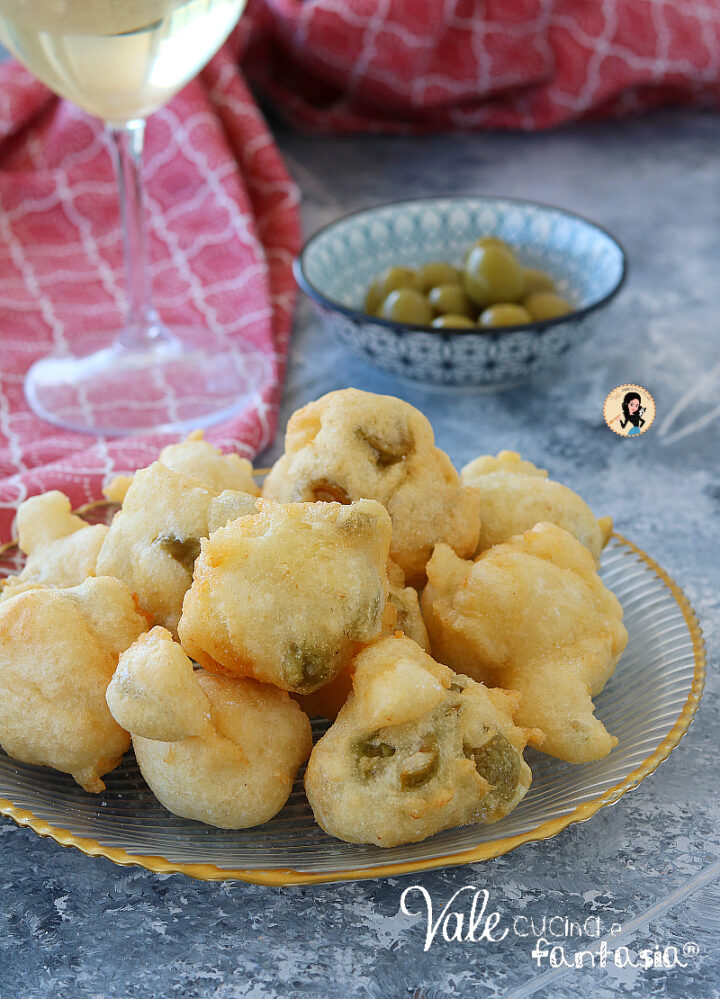 FRITTELLE ALLE OLIVE RICETTA CON PASTELLA ALL'ACQUA FACILE E VELOCE