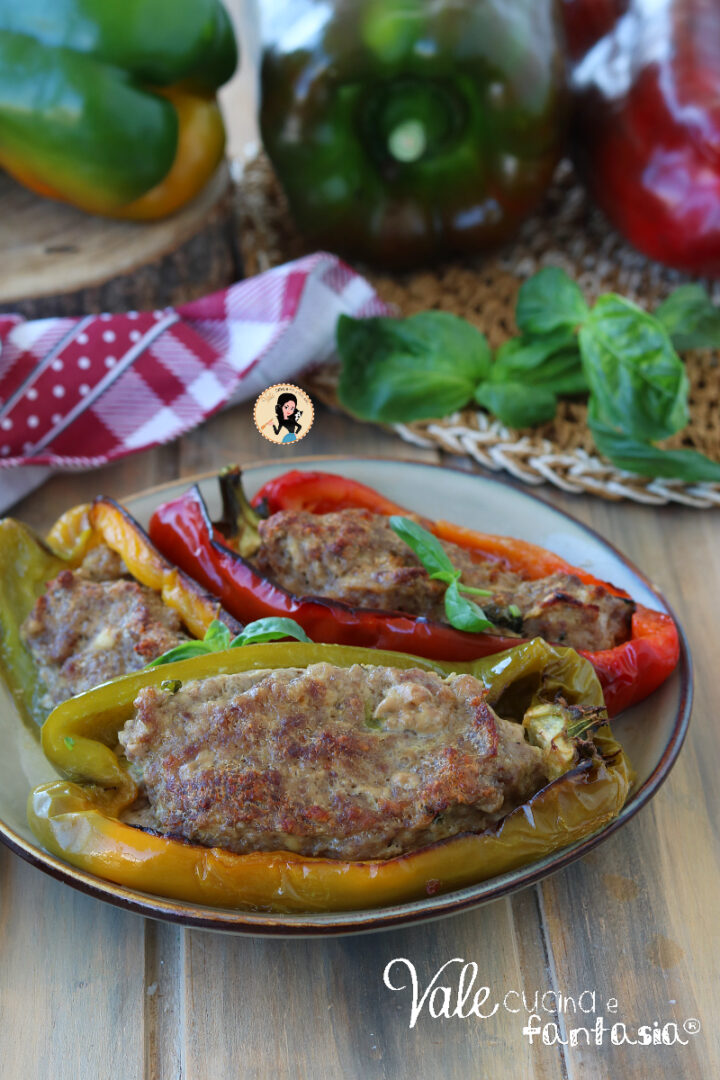 PEPERONI RIPIENI DI CARNE AL FORNO RICETTA FACILE verdure ripiene al forno con l'impasto delle polpette, gustosi e morbidissimi