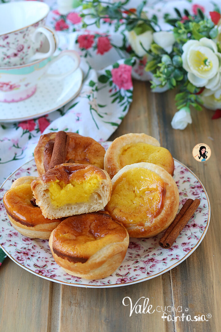 PASTEIS DE NATA ricetta dolcetti portoghesi di sfoglia e crema