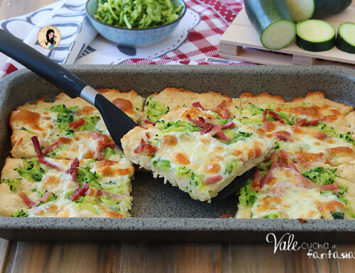 PIZZA ALLA RICOTTA CON ZUCCHINE E SPECK