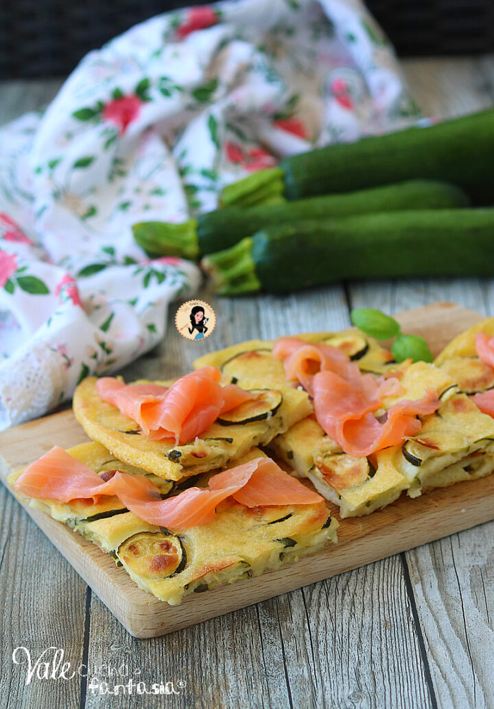 FARINATA DI CECI ALLE ZUCCHINE e salmone ricetta facile, farinata con zucchine e salmone, leggera, gustosa, facile e buonissima