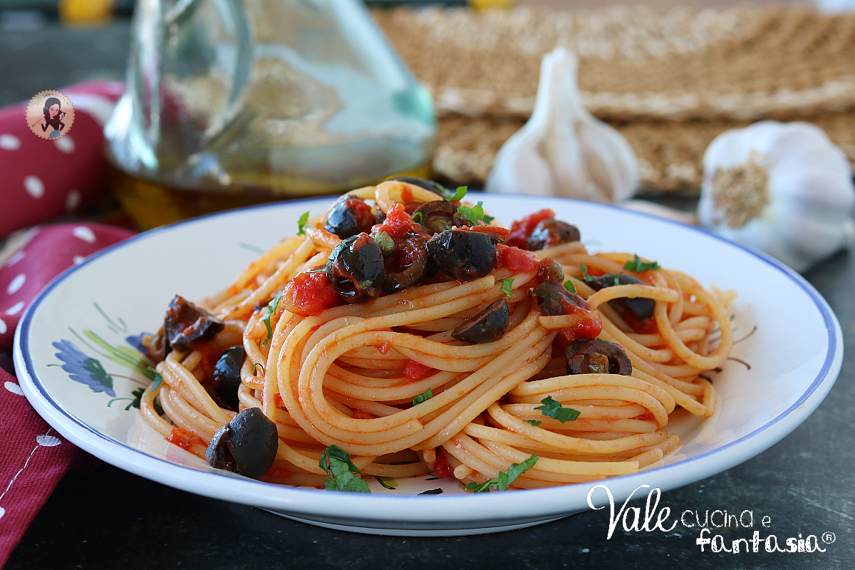 SPAGHETTI ALLA PUTTANESCA ricetta primo piatto facile