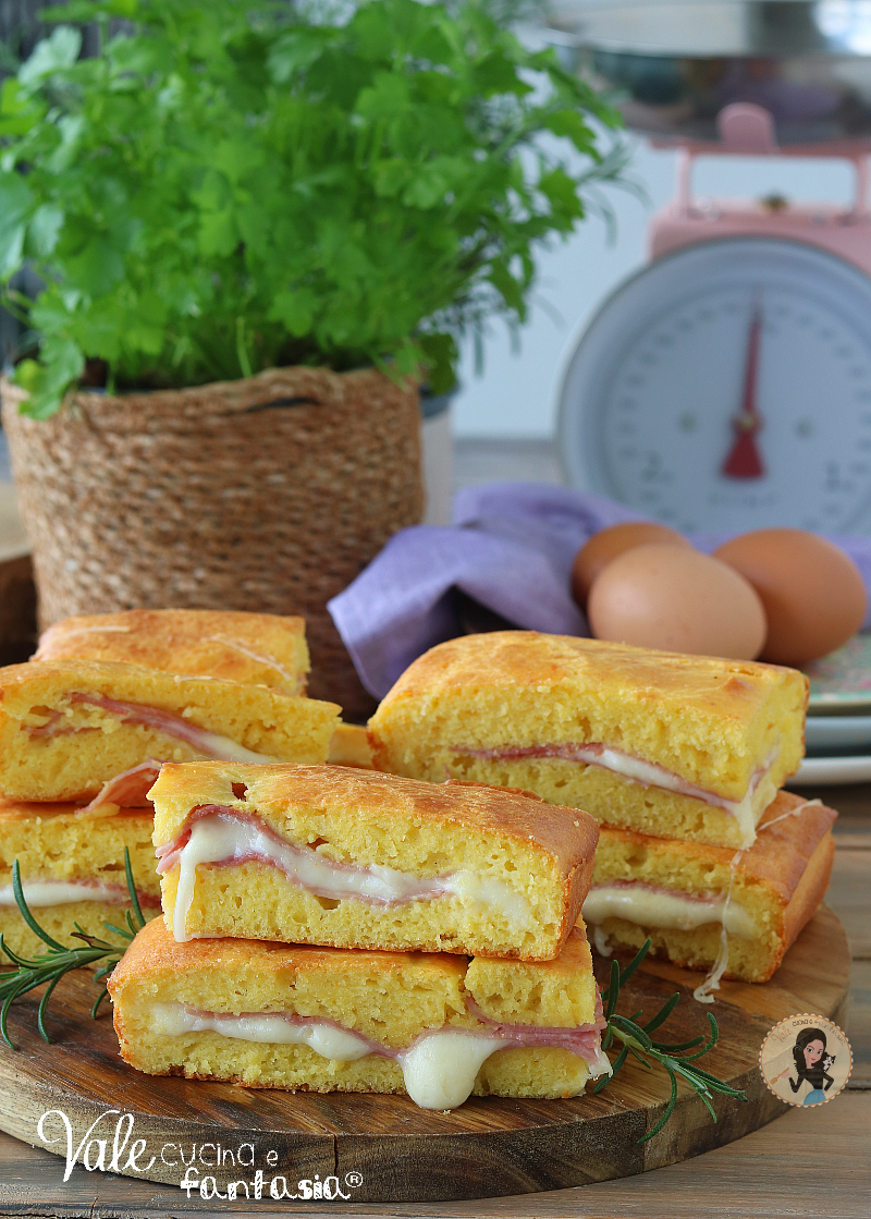 Torta salata allo yogurt con prosciutto e formaggio ricetta facile e morbidissima, torta rustica allo yogurt facile e veloce