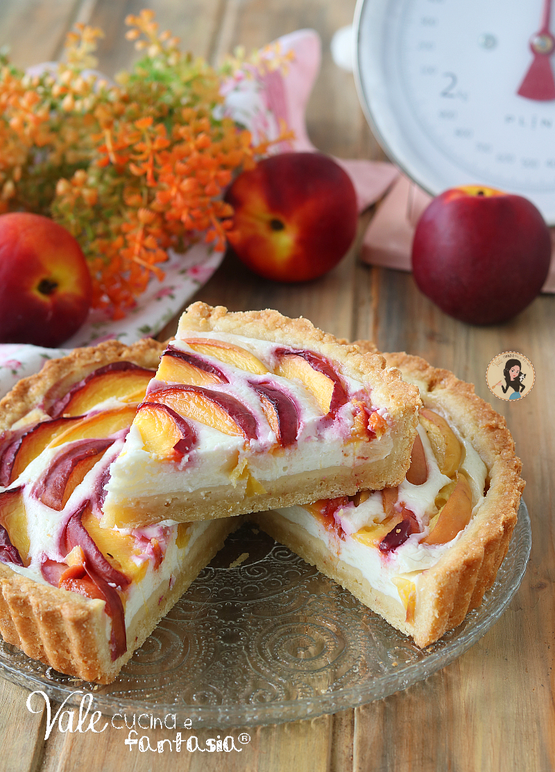 Crostata di pesche e yogurt ricetta dolce e facile, crostata con crema allo yogurt facile, profumata e cremosissima.