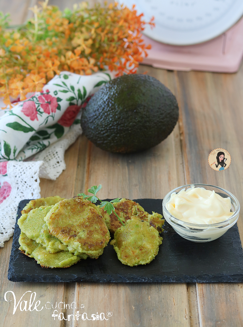 Frittelle di avocado ricetta senza uova cotte in padella o al forno