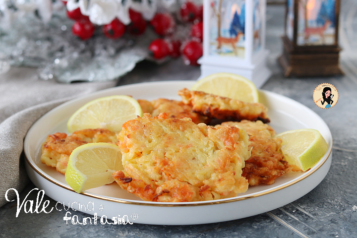 Frittelle di patate e salmone ricetta frittelle di Natale veloci