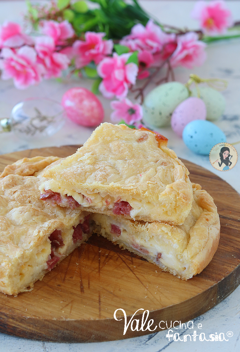 Pizza rustica romana ricetta antipasto di Pasqua veloce, pizza di Pasqua rustica con salame, mortadella e formaggio