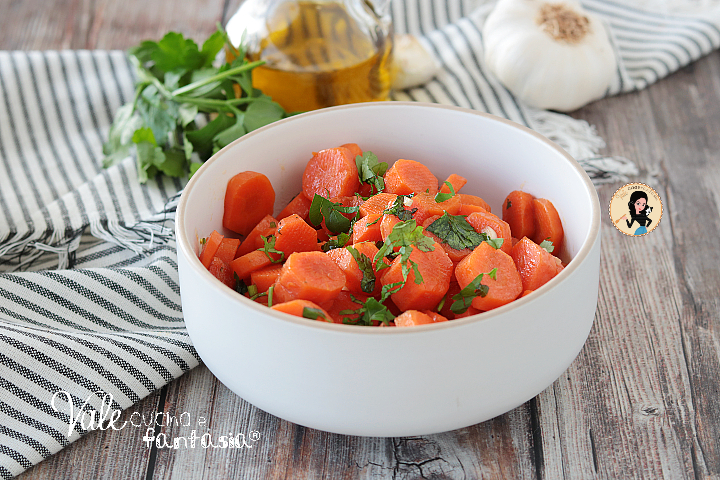 Insalata di carote bollite ricetta contorno veloce e leggero