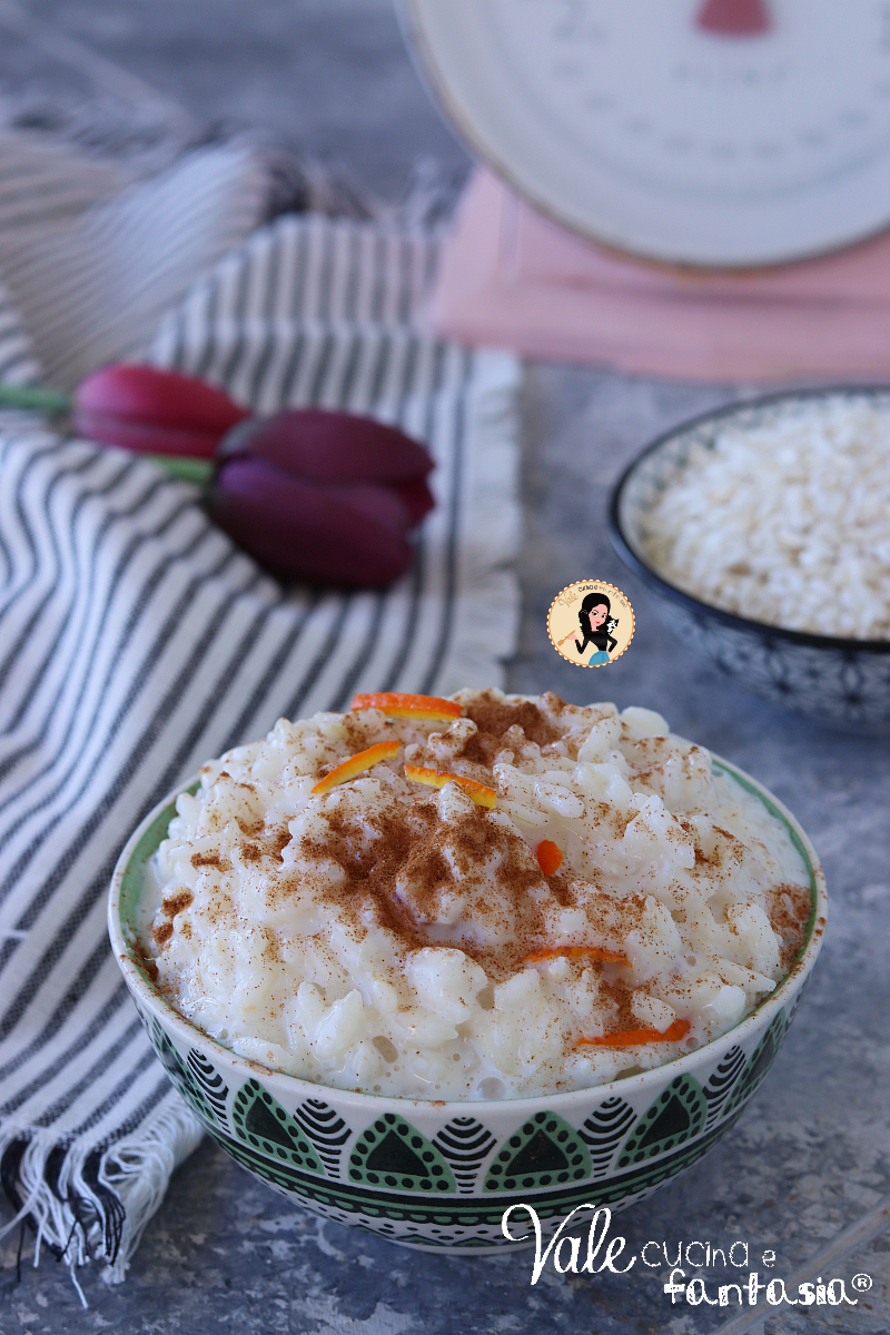 Risolatte ricetta crema di riso dolce facile, ricetta budino di riso al latte facilissima e pronta in pochissimi minuti.