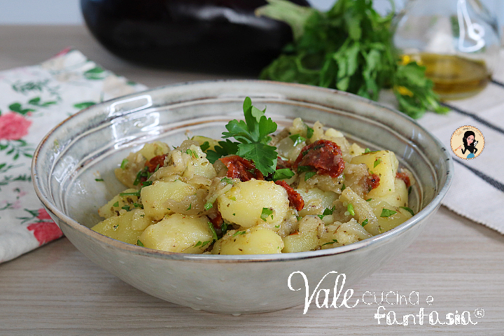 Insalata di patate e melanzane con pomodori secchi ricetta velocissima