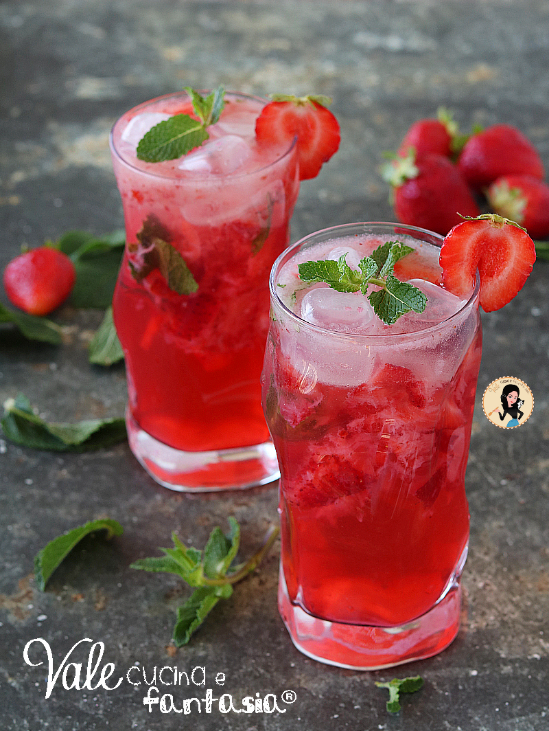 Mojito alla fragola ricetta del cocktail cubano facile e veloce, come fare il Mojito in casa in poche e semplici mosse