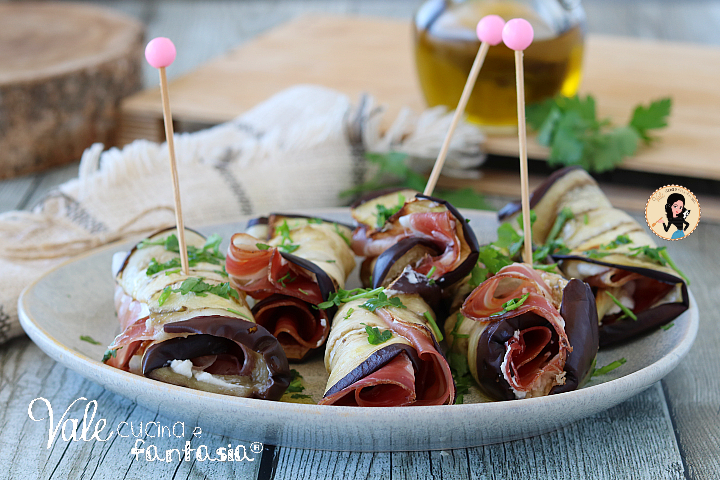 Involtini di melanzane al forno ricetta facile e leggera con pochi ingredienti