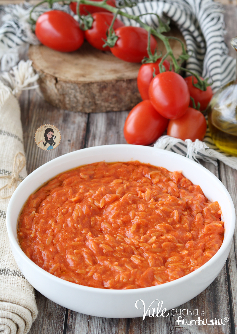 Pastina al pomodoro ricetta dei ricordi e della felicità, ricetta minestrina al sugo di pomodoro facile, velocissima e pronta in 10 minuti!
