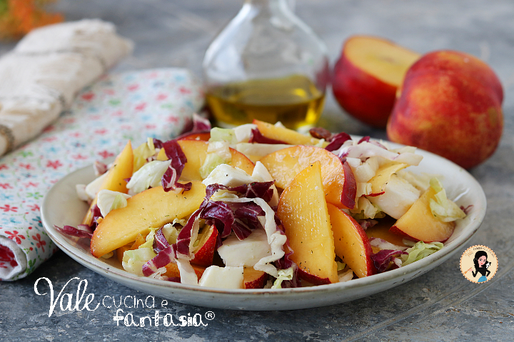 Insalata di pesche ricetta estiva facile e veloce