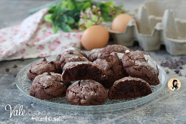Biscotti al cacao morbidi ricetta facile e veloce per biscotti friabili e morbidissimi, biscotti al cacao e gocce di cioccolato