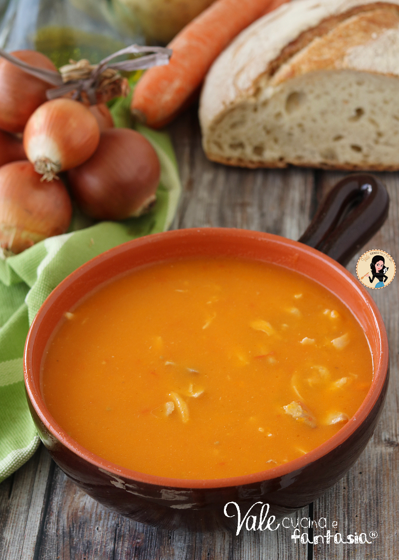 Zuppa di pollo e verdure una ricetta buona, semplice, rustica e sana, zuppa di pollo con passato di verdure facile e genuina.