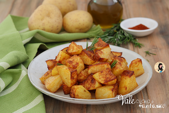 Patate alla paprika al forno ricetta per fare le patate al forno facile e gustosa