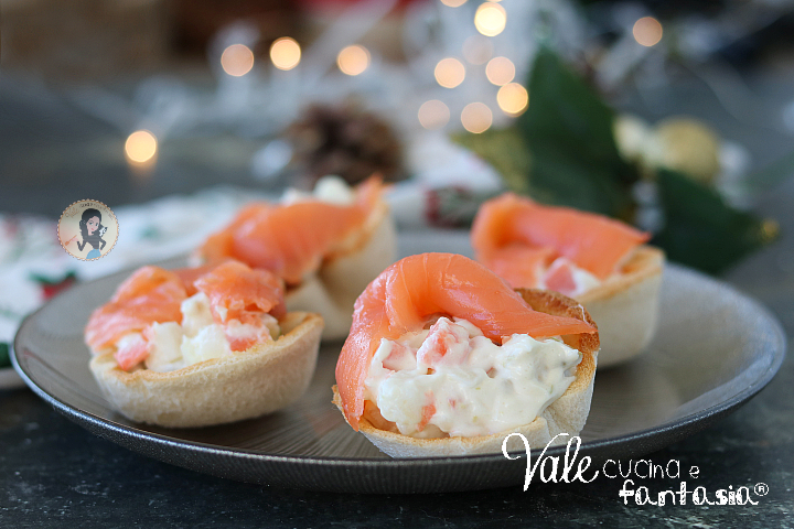 Cestini con salmone e insalata russa ricetta antipasto di Natale con 3 ingredienti