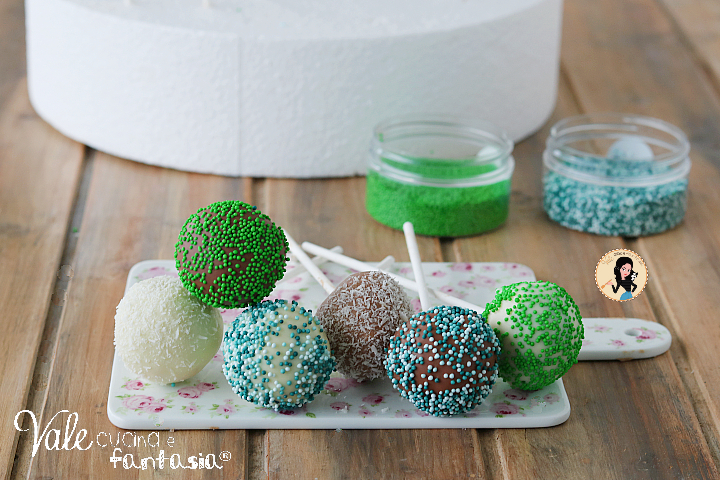 Cake Pops ricetta palline di torta ricoperte di cioccolato come farli con tutti i passaggi