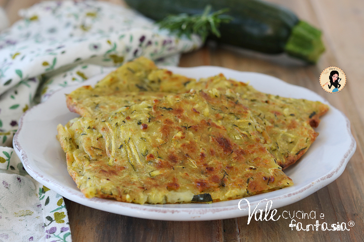Schiacciata di zucchine grattugiate ricetta furba e veloce per portare in tavola una ricetta vegetariana buona e semplice