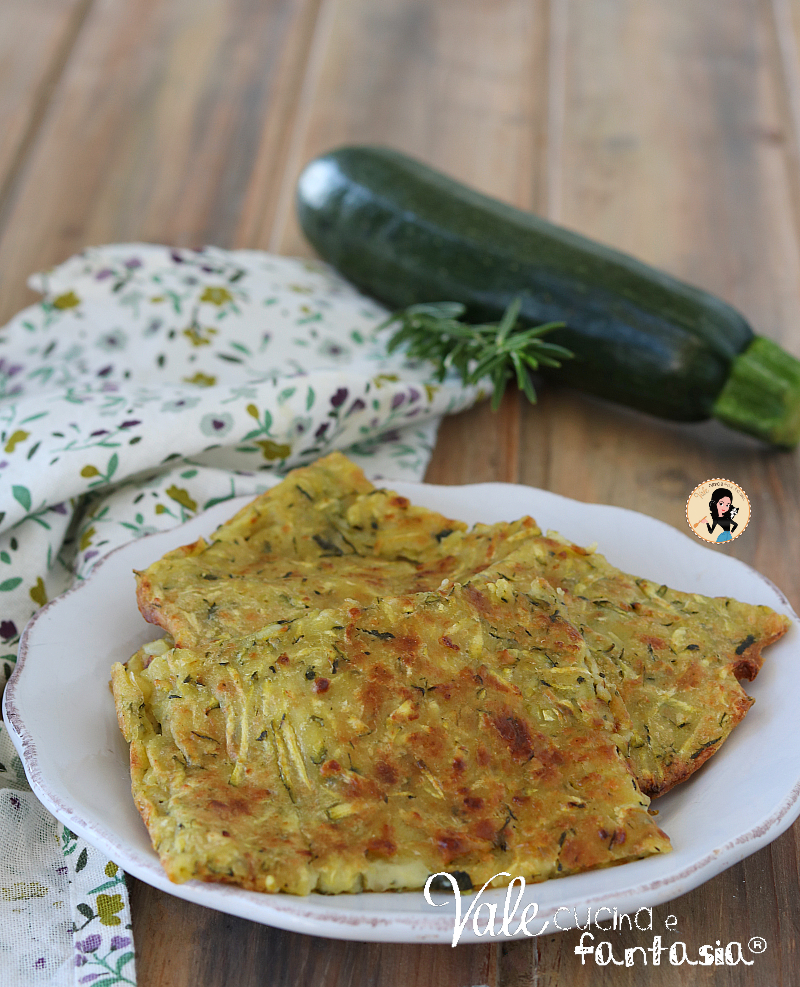 Schiacciata di zucchine grattugiate ricetta furba e veloce per portare in tavola una ricetta vegetariana buona e semplice