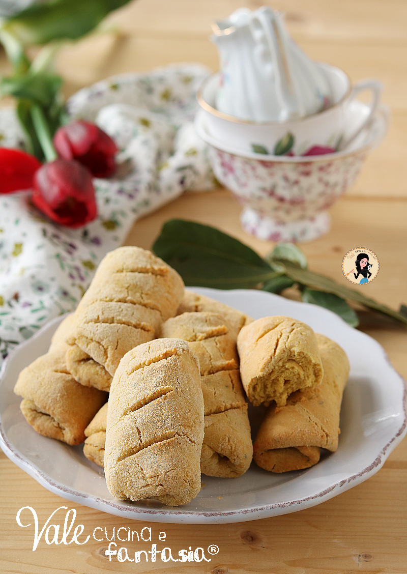 Panini con farina di ceci ricetta veloce, senza lievito, subito pronta, leggera e buonissima! Panini di farina di ceci senza lievitazione!