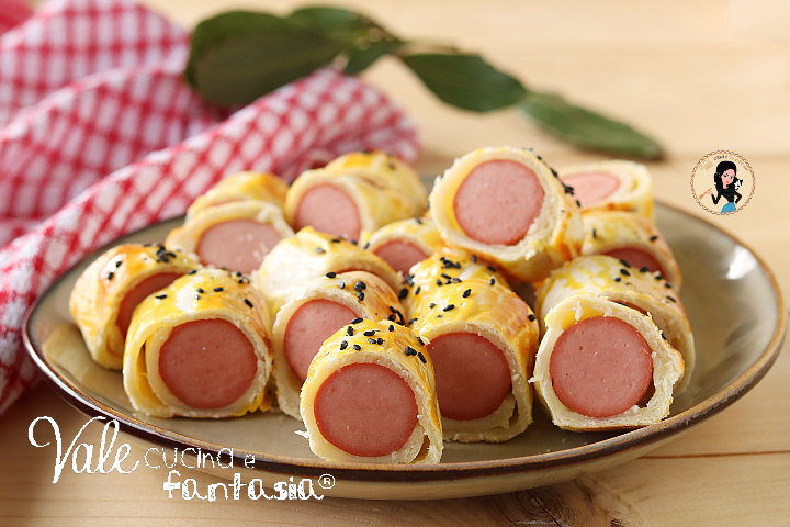 Rustici ai wurstel ricetta salatini veloci con 2 ingredienti!