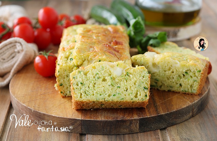 Plumcake di zucchine una ricetta facile e veloce per preparare un plumcake salato con zucchine grattugiate e scamorza!