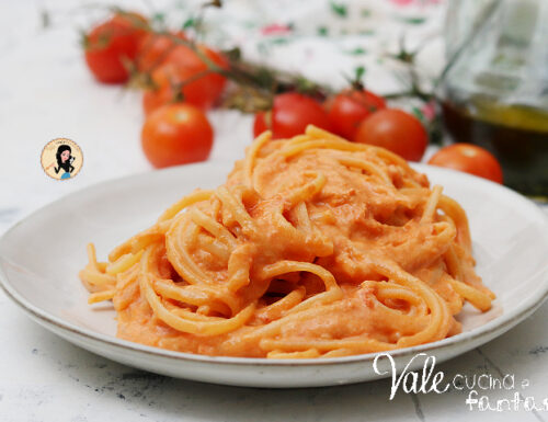 Pasta con crema di pomodori e mozzarella