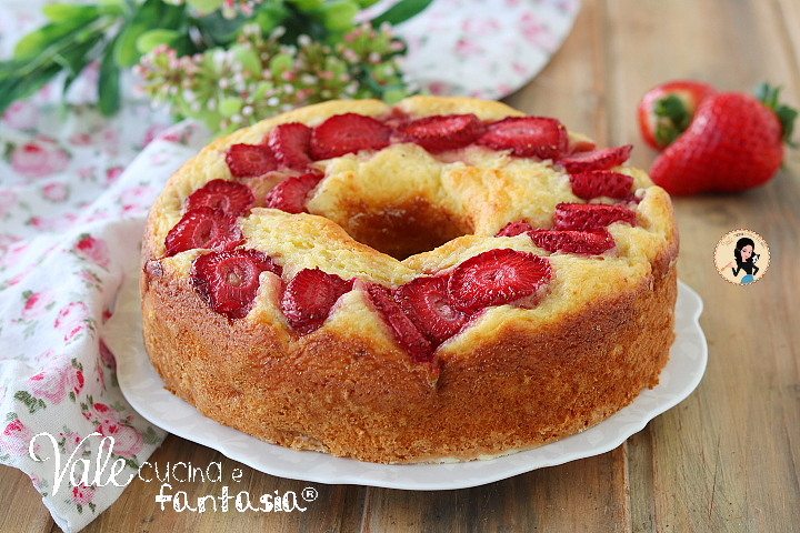 Ciambellone ricotta e fragole ricetta senza burro sofficissimo e leggero!