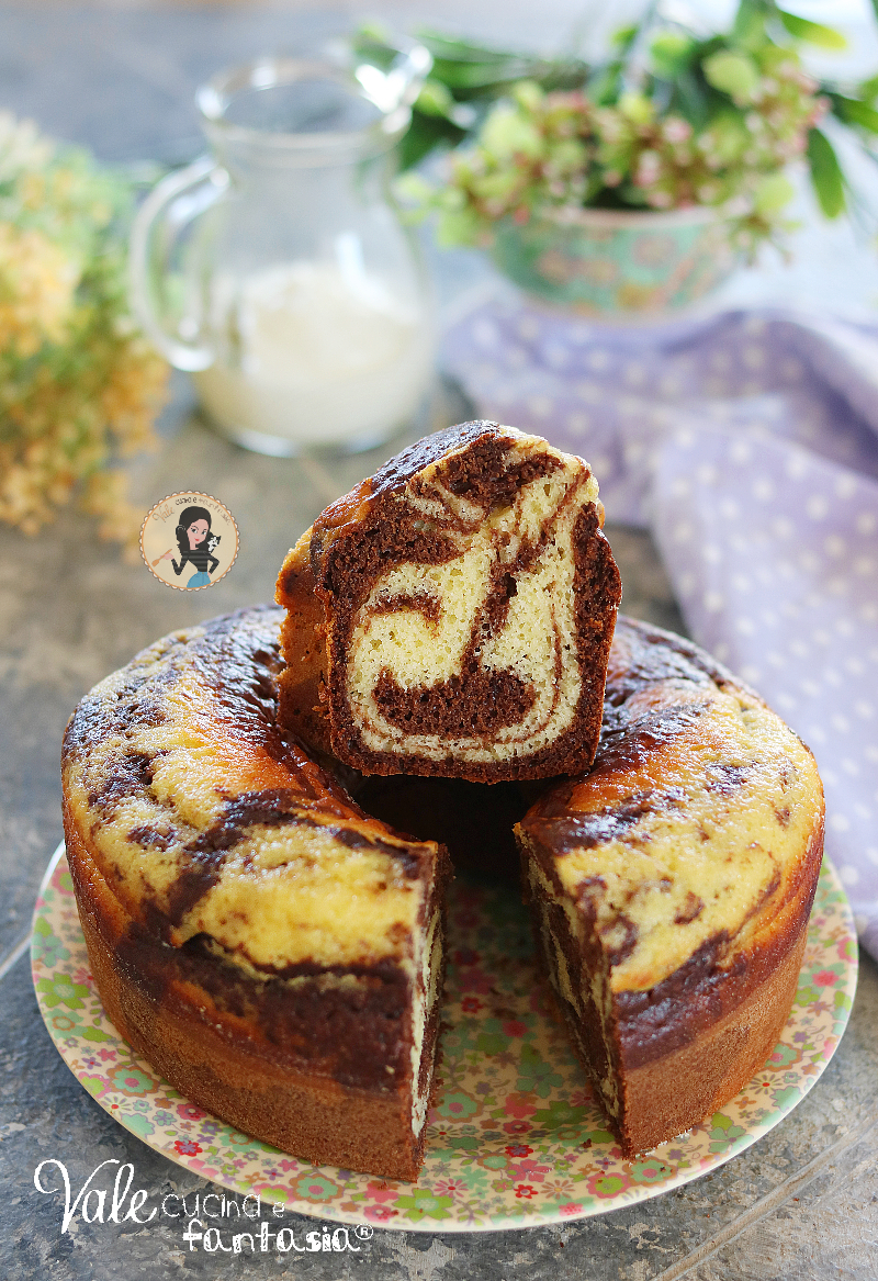 Ciambellone yogurt e cacao sofficissimo! Ricetta perfetta per fare il ciambellone bicolore fatto in casa come quello della nonna