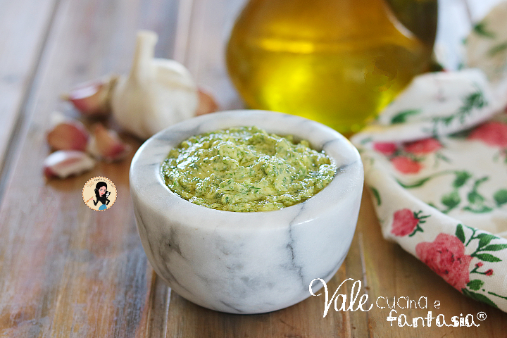Salsa verde una ricetta facile e veloce per preparare una salsa fatta in casa buonissima!