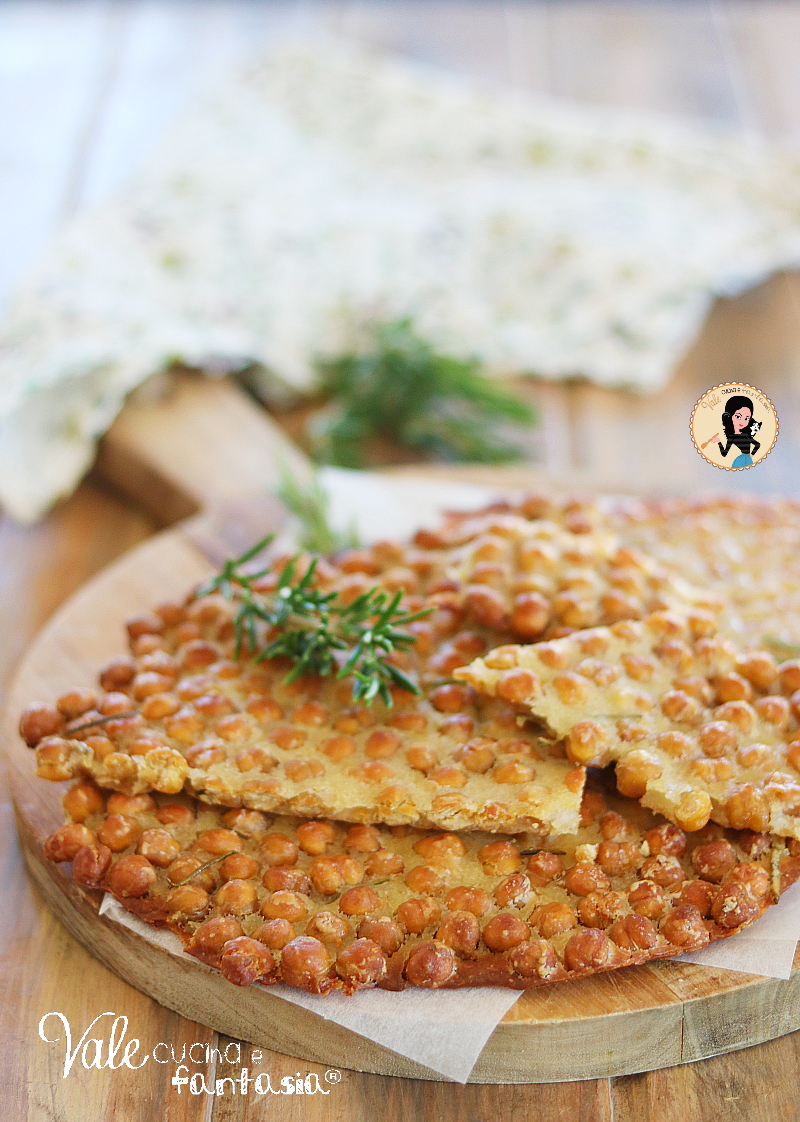 Schiacciata di ceci interi ricetta facile e veloce per preparare una pizza di ceci buonissima e leggera! 