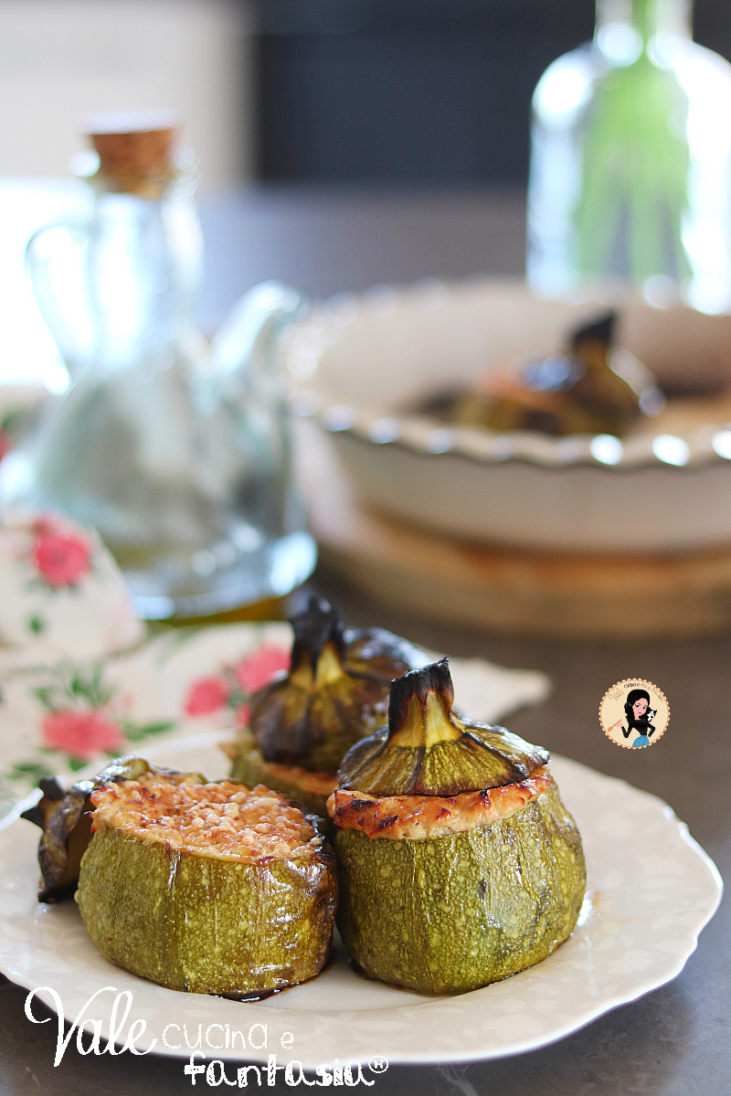 Zucchine tonde ripiene di tonno ricetta leggera senza uova e senza pane, ricetta di zucchine ripiene al forno leggere! 