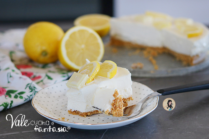 Torta Fredda al limone fresca e golosa, torta senza cottura perfetta da tenere in frigo o in freezer e da gustare fredda!