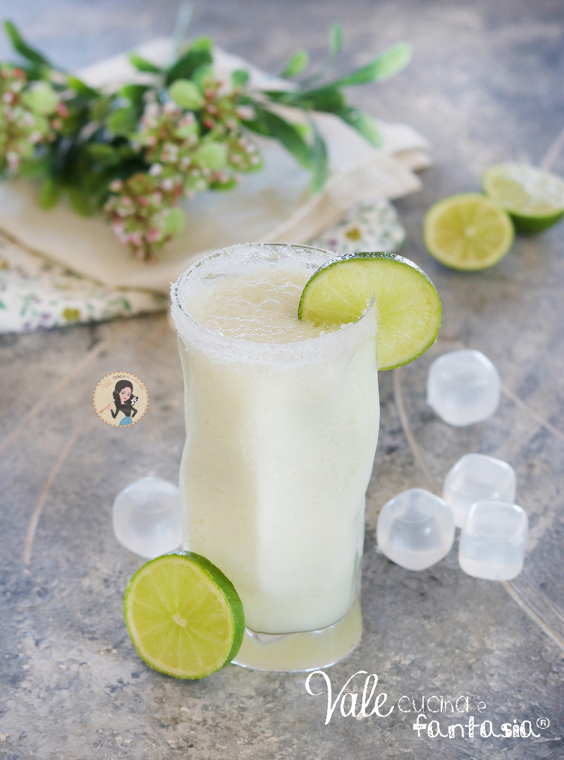 Limonata brasiliana, la ricetta del drink fresco, cremoso e facilissimo da preparare, limonata con lime analcolica facile e veloce.