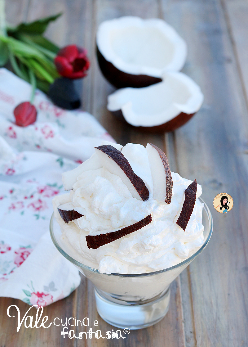 Crema Paradiso al cocco ricetta senza cottura e con soli 3 ingredienti! Crema al cocco per farcire dolci o da gustare da sola
