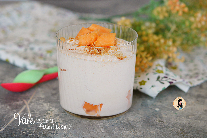Crema fredda al melone ricetta dolce al cucchiaio estivo facile e veloce, si prepara con soli tre ingredienti ed è favolosa!