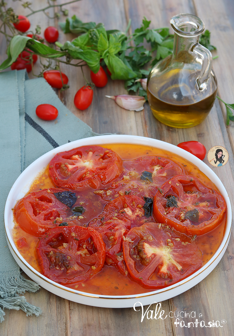 Carpaccio di pomodori al forno ricetta facile e veloce con cottura anche in friggitrice ad aria e in padella.