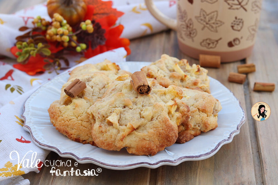 Biscotti alle mele la ricetta dei cookies alle mele facile e veloce, biscottoni alle mele pronti in 10 minuti!