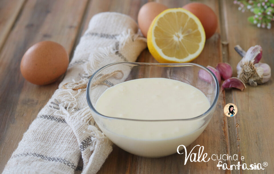 Salsa aioli la ricetta della salsa all'aglio buonissima e facile da preparare