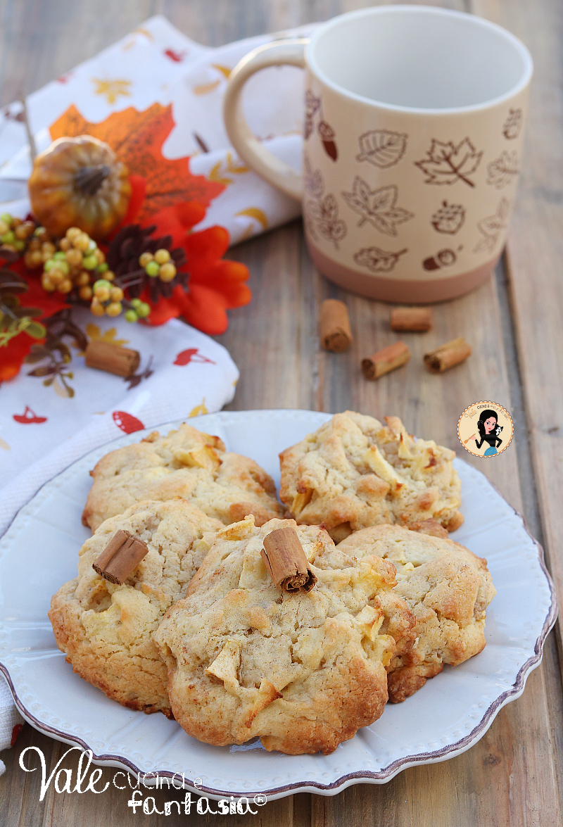 Biscotti alle mele la ricetta dei cookies alle mele facile e veloce, biscottoni alle mele pronti in 10 minuti!