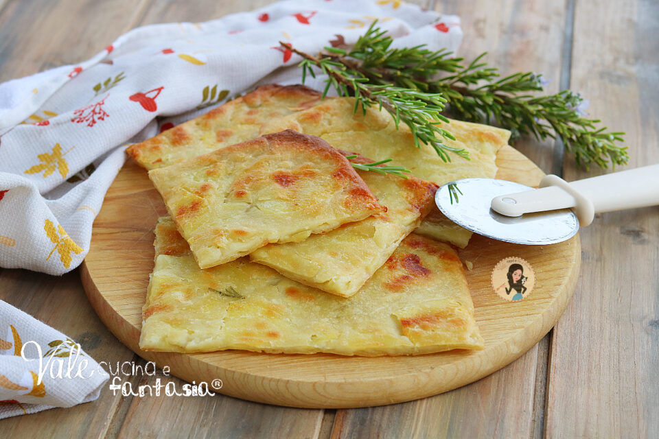 Spianata di patate ricetta senza lievito, subito pronta, facile, veloce