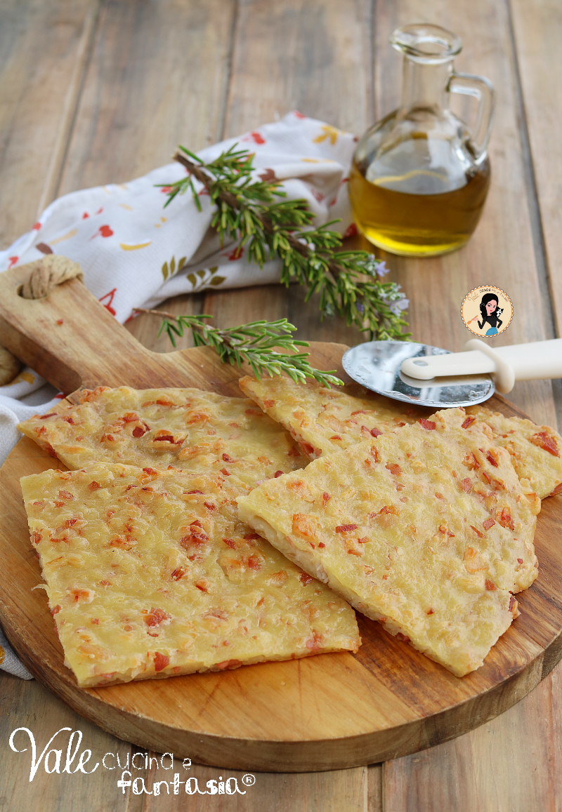 Spianata furba ricetta con pochi ingredienti subito pronta, ricetta spianata al forno con prosciutto e mortadella.