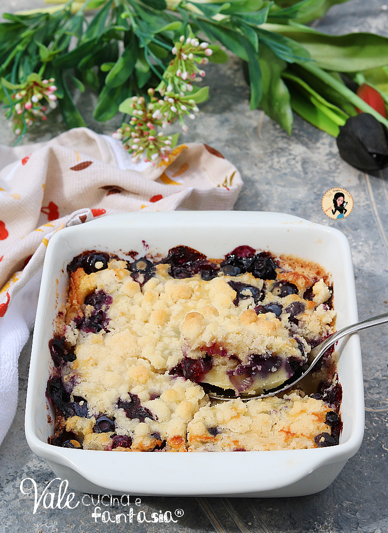 Crema cotta al forno con mirtilli e crumble, ricetta dolce semplice e tanto buono! Ricetta crema al forno facile e veloce