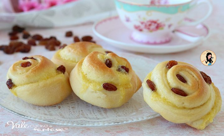 Girelle danesi crema e uvetta ricetta delle brioche alla crema e uvetta con un impasto morbido e collaudato!