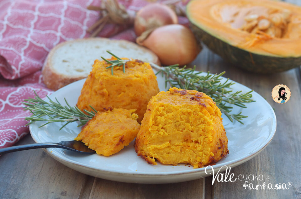 Flan di zucca ricetta senza panna, morbidi e gustosi, una ricetta per dei tortini di zucca al forno facilissima!