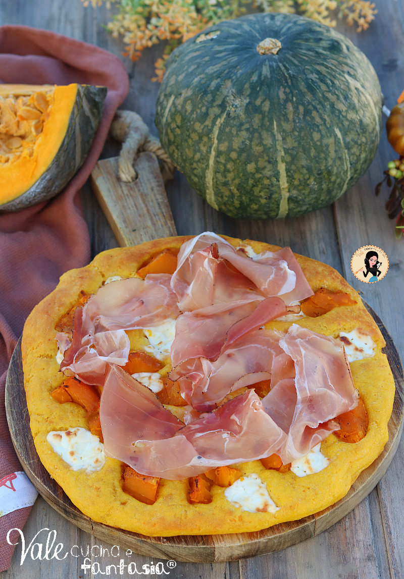 Pizza di zucca con speck e stracchino ricetta per pizza con impasto alla zucca facile e buonissima, pizza con zucca nell'impasto!