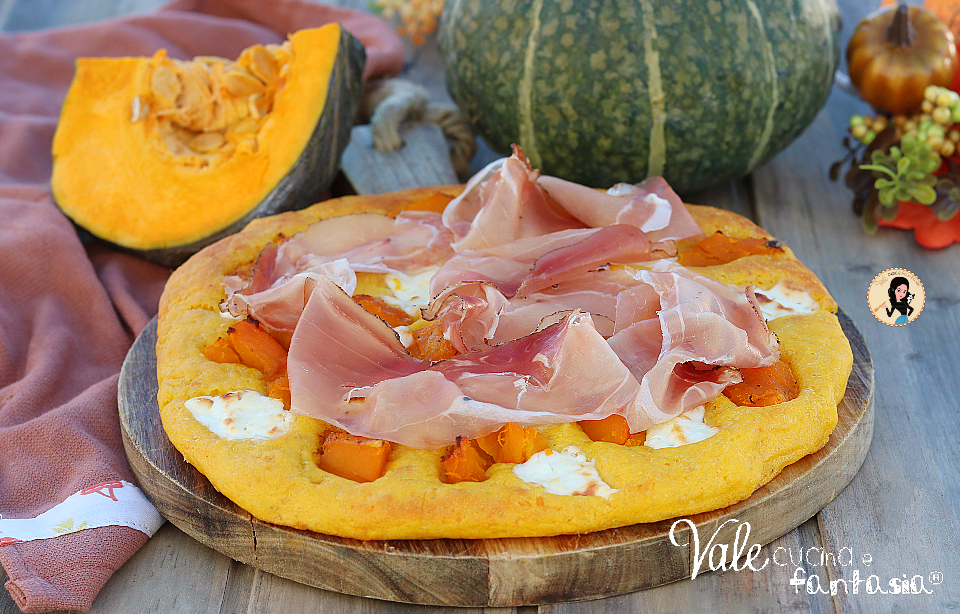 Pizza di zucca con speck e stracchino ricetta per pizza con impasto alla zucca facile e buonissima, pizza con zucca nell'impasto!